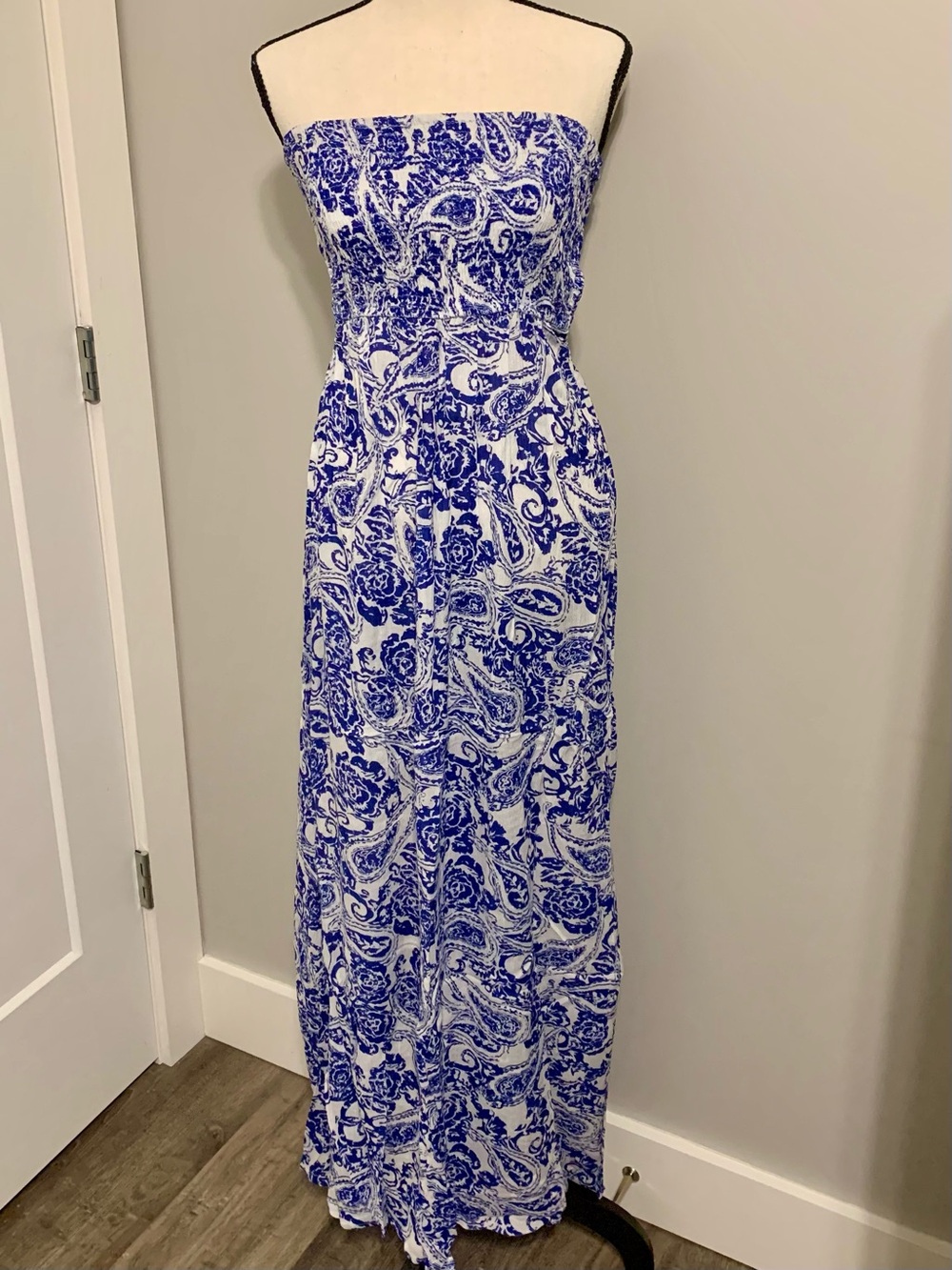 En Crème – Blue & White Tube Style Dress – Size Small - *NWT*